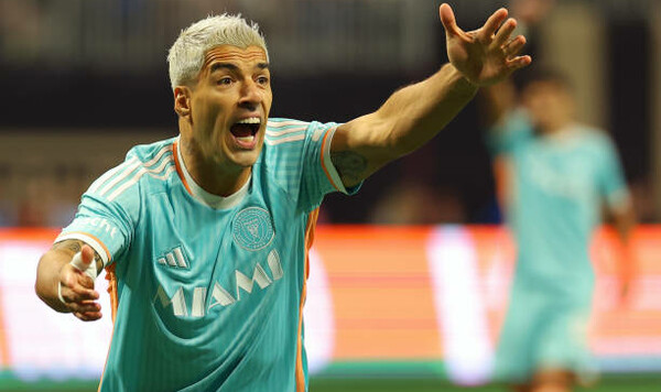 Луис Суарес назвал лучшего нападающего за всю историю футбола Суарес, Месси, Серхио