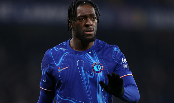 Дисаси, Аксель, Челси, Виллы, Астон