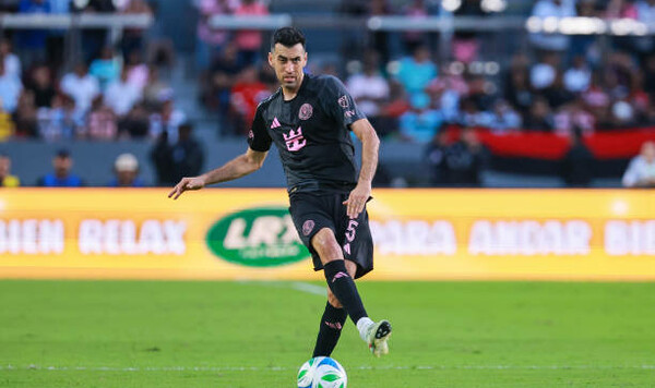 Замена Родри. Манчестер Сити попытался подписать легенду Барселоны Сити, Родри, Барселоны, Express