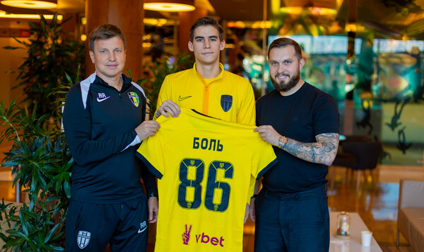 ОФИЦИАЛЬНО. Александрия подписала контракт с экс-защитником Динамо Динамо, Антон, Александрия