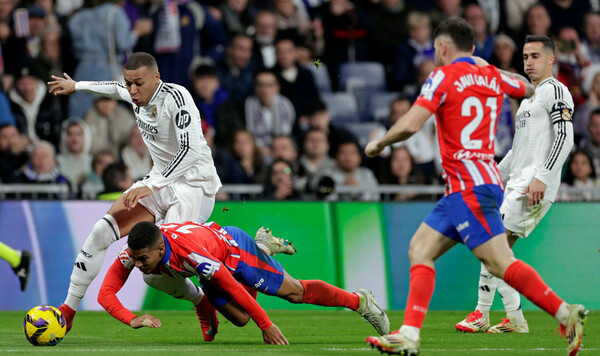 Мадридское дерби снова без победителя. Реал и Атлетико сыграли вничью Атлетико, Реал, Альварес, Себальос, Лангле