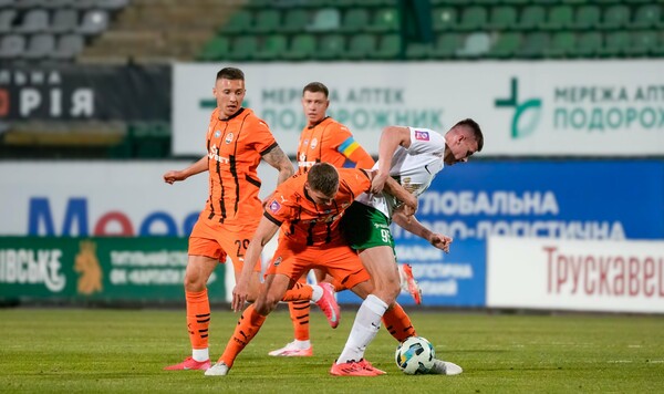 Как сокращать отрыв от лидера? Шахтер во Львове не смог обыграть Карпаты Шахтер, Карпаты, Львов, Матвиенко, Марлон