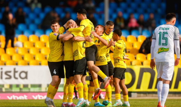 Александрия увеличила беспроигрышную домашнюю серию в лиге до 15 матчей Александрия, Оболони, Украины, Шахтером