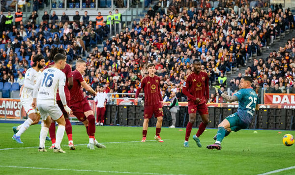 Волки приближаются к еврокубкам. Довбик принес победу Роме в матче Серии А Серии, Довбик, Кальяри, Рома