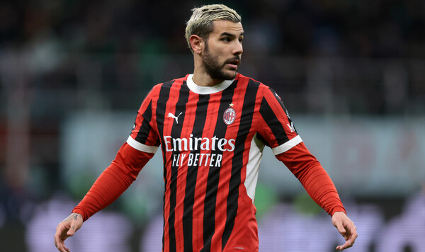 Милан летом избавится от флангового защитника Эрнандес, Милан, Манчестер, Сити