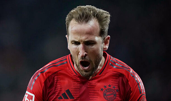 23-й мяч Кейна. Бавария одолела Аугсбург в матче с удалением и автоголом Аугсбург, Бавария, Цезигер, Мусиала, Кейн