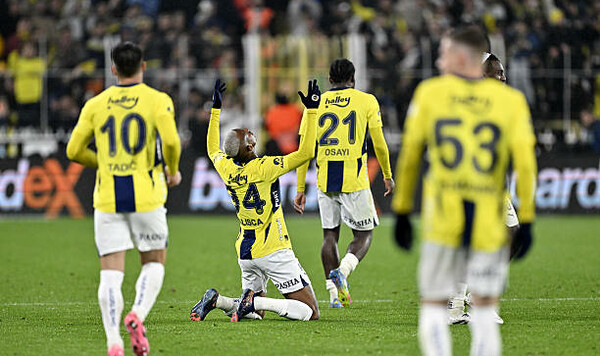 Почему Моуриньо был у бровки? Фенербахче разбил Трабзонспор с Зубковым Фенербахче, Трабзонспор, Моуриньо, Талиска, Дрэгуш