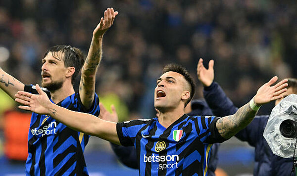 Среди звездных аргентинцев. Бомбардир Интера вошел в историю ЛЧ Мартинес, Лаутаро, Интера, Месси