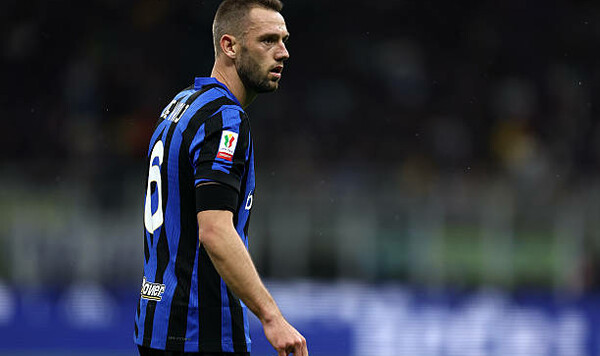 Милан, Стефан, Интера, Меньян