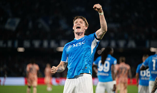 Полузащитник Наполи побил рекорд клуба, который держался 63 года Торино, Наполи, Серии, Скотт, Мактоминей