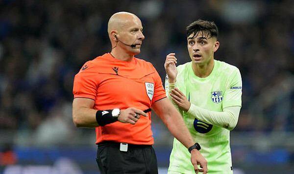 Легенда Барселоны считает, что судья ограбил команду: не было там пенальти Барселоны, Гуллит, Интеру, Лаутаро