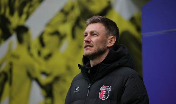 Олег, Руха, Рухом, Премьер