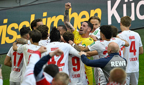 Обогнали Гамбург в последнем туре. Известный клуб вернулся в Бундеслигу Бундеслигу, Эльферсберг, Гамбург, Кельн, Фюрт
