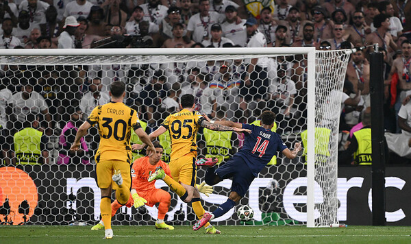 Париж ликует. ПСЖ деклассировал Интер в финале Лиги чемпионов Интер, Кварацхелия, Маюлю, Ачерби, Хакими