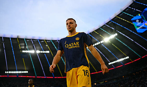 Интера, Давиде, Фраттеззи, Серии