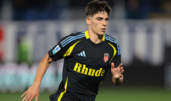 ОФИЦИАЛЬНО. Барселона продала своего защитника в клуб Серии А Алекс, Комо, Серии