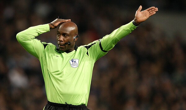 Умер первый темнокожий арбитр Английской Премьер лиги Ренни, Англии, Премьер, Уимблдон, Каунтри