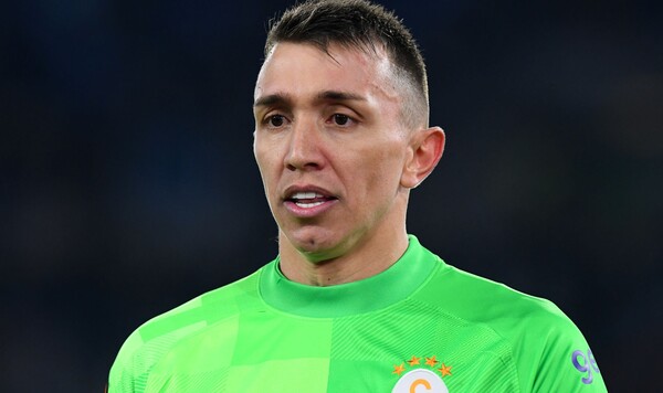 ОФИЦИАЛЬНО. Известный 39-летний вратарь будет играть в чемпионате Аргентины Муслера, Галатасарая, Уругвая