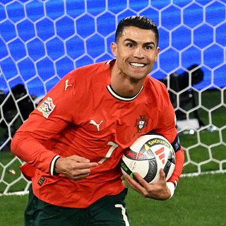 Роналду определился с местом продолжения карьеры Наср, Роналду, История