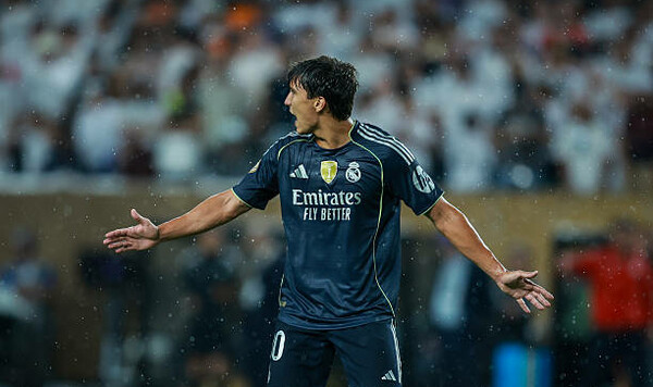 Проблемы для Довбика и Ваната. Реал получил предложение по нападающему Довбик, Сандерленд, Ваната, Артем