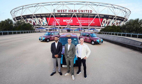 West Ham получил нового титульного спонсора. Многообещающее сотрудничество West, Трой, Кокс, Калтениекс