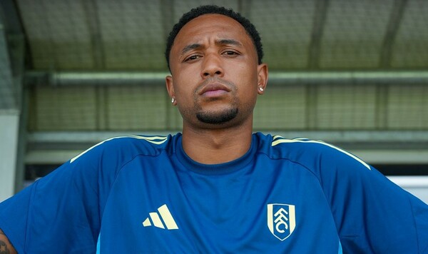 ОФИЦИАЛЬНО. Клуб АПЛ продлил контракт с игроком, который отказал Эвертону Кенни, Эвертон, Фулхэме, Тете