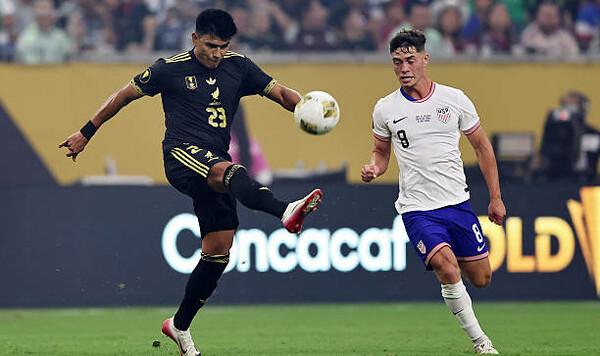 Мексика обыграла США в финале и стала победителем Золотого кубка КОНКАКАФ Мексики, Золотого, Річардс, Альварес, Хіменес