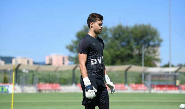 Украинский вратарь нашел себе новый клуб. Его коучем будет легенда Динамо Одинцов, Дьёшдьор, Андижаном, Максим