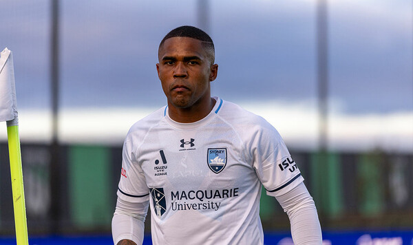 Коста, Шахтера, Нефтчи, Дуглас, Сиднею