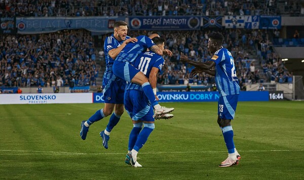 Кухаревич забил за Слован в Лиге чемпионов. Его команда разгромила Зриньски Слован, Зриньски, Кухаревич, Братиславы, Толич