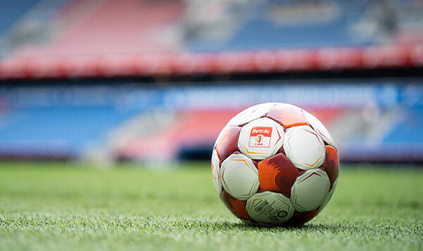 Кто является рекордсменами топ-4 чемпионатов по голам в одном сезоне? Германии, Италии, Испании, Англии, Скоро