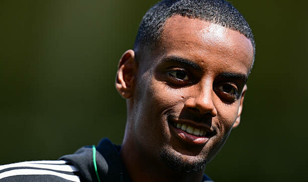 Аль-Хиляль нацелился на топ-игрока АПЛ и предложил невероятные деньги Ньюкасла, Исак, Британии