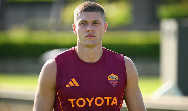 Довбик может начать сезон в Роме как игрок запаса. В чем причина? Артем, Довбик, Кайзерслаутен, Sport, Corriere