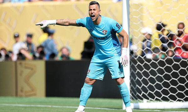 Фабио отразил очередной пенальти. Сколько всего в его карьере? Паулу, Флуминенсе, Маркос, Антонио, Шахтера