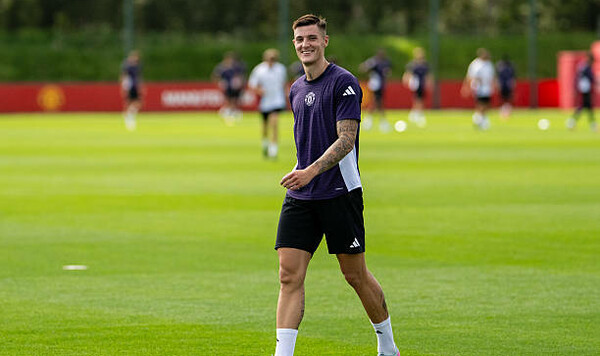 Стало известно, под каким номером за Ман Юнайтед будет выступать Шешко Юнайтед, Шешко, Беньямин, Манчестер