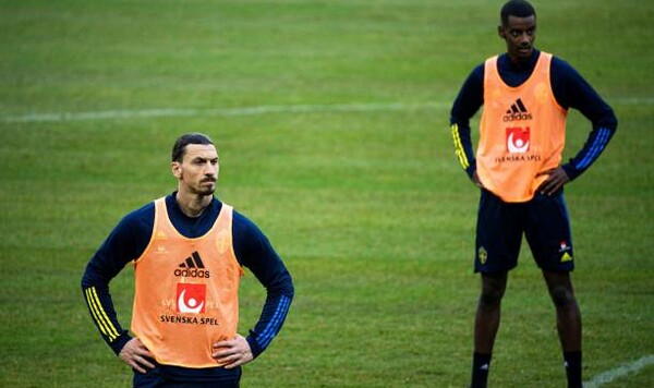 Ньюкасл, Лиги, Исака, Юнайтед