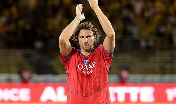 Забарного предупредили, что Сафонов останется в клубе. Илья принял решение Забарный, Сафонов, Лиги, Ильи