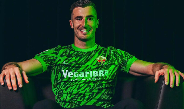 ОФИЦИАЛЬНО. Барселона попрощалась с вратарем, которого прогнал Флик Лиги, Флик, Пенья, Эльче, Барселоны