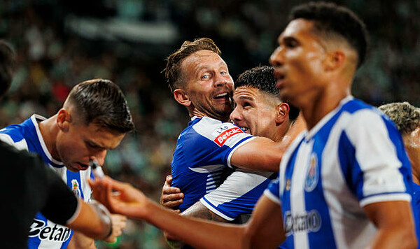 Чемпионат Португалии. Порту одолел Спортинг и другие результаты матчей Порту, Гимарайнш, Спортинг, Ароука, Фомаликан