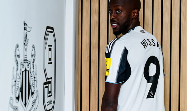 ОФИЦИАЛЬНО. Ньюкасл нашел замену Исаку. Он играл с украинцем Исаку, Йоан, Висса, Ньюкасл, Ливерпуль