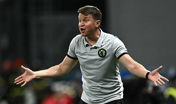 Ротань, Украинской, Начало, Премьер, Руслан