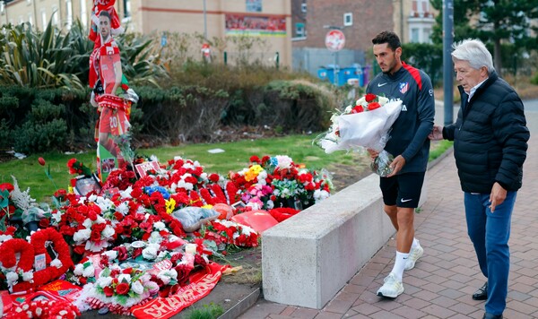 Президент и легенда Атлетико отдали честь Диогу Жоте перед матчем ЛЧ Атлетико, Ливерпуле, Диогу, Сересо, Коке