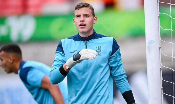 Челси и Арсенал хотели купить вратаря из Украины. Он выбрал другой путь Крапивцов, Жирону, Челси, Владислав, Арсенал