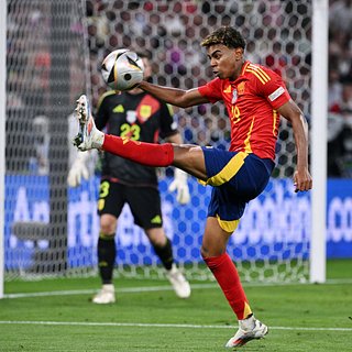 Известный футболист перестал раздавать бесплатные автографы Ямаль, Барселона, Золотой