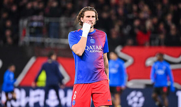 Поступок Забарного после неудачного матча с Байером удивил французске ЗМИ Забарном, Байера, Илья