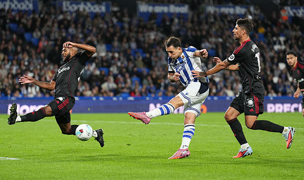 Кто сделал дубль? Реал Сосьедад нанес поражение Севилье в Ла Лиге Сосьедад, Реал, Севилье, Оярсабаль, Гудель