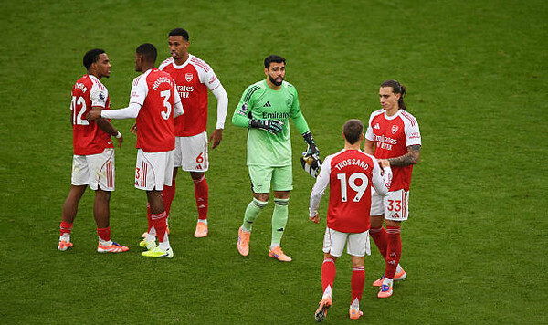 Арсенал стал вторым клубом, одержавшим 700 побед в АПЛ. Кто первый? Арсенал, Манчестер, Юнайтед, Премьер