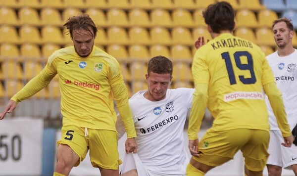 Все дальше от зоны вылета. Металлист обыграл аутсайдера Первой лиги Металлург, Первой, Исаенко