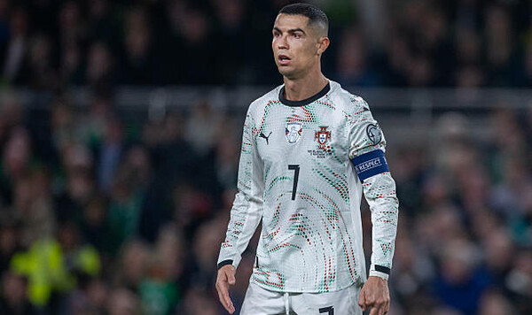 Португалии, Криштиану, Вперед