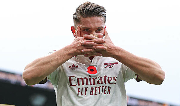 ФОТО. Рядом с легендой. Фанат Арсенала посвятил мурал Дьекерешу Арсенал, Виктор, Дьекерешу